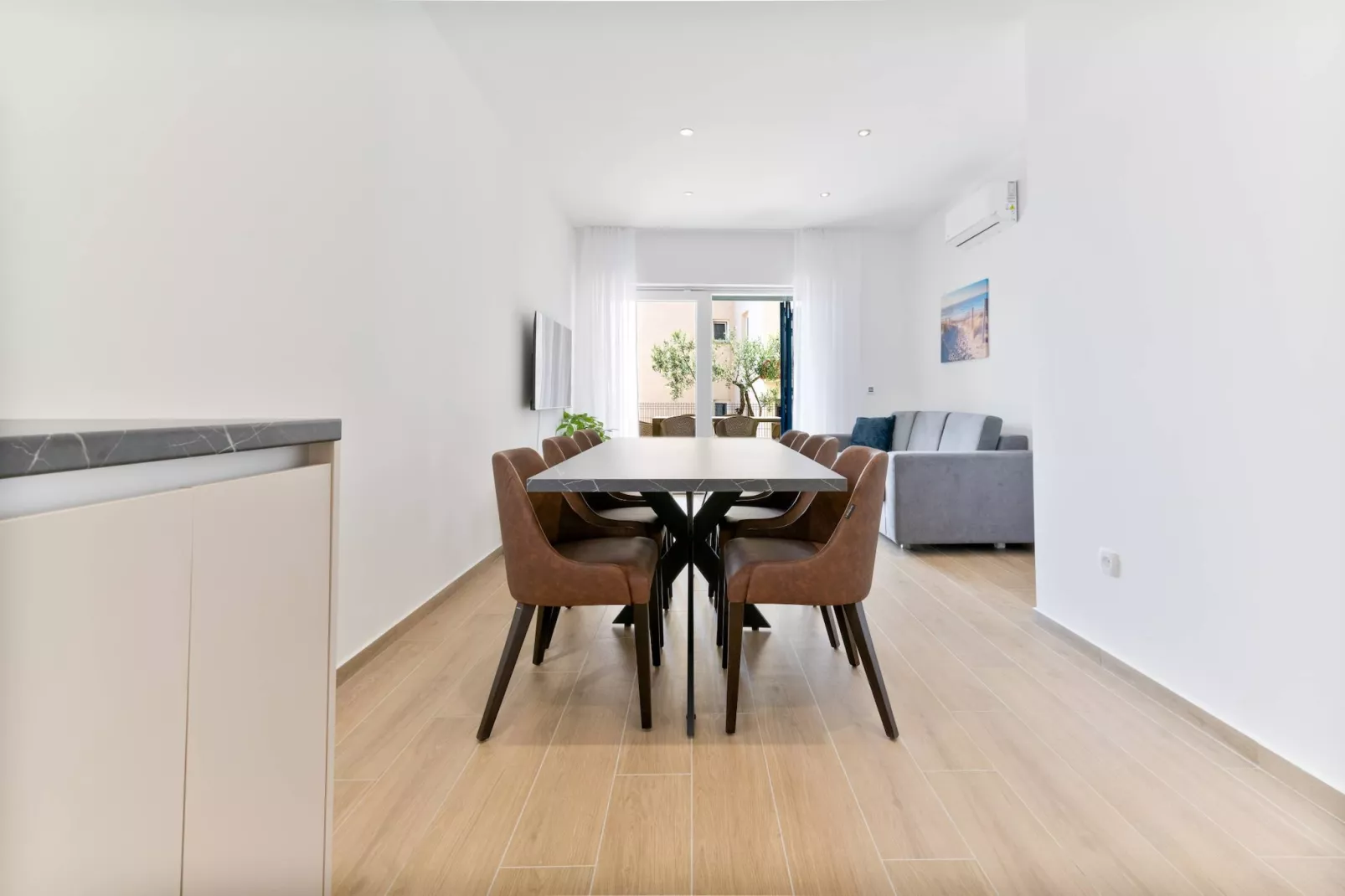Luxury Living at Horizon Retreat - Premium Two Bedroom Apartment (owner West S5)