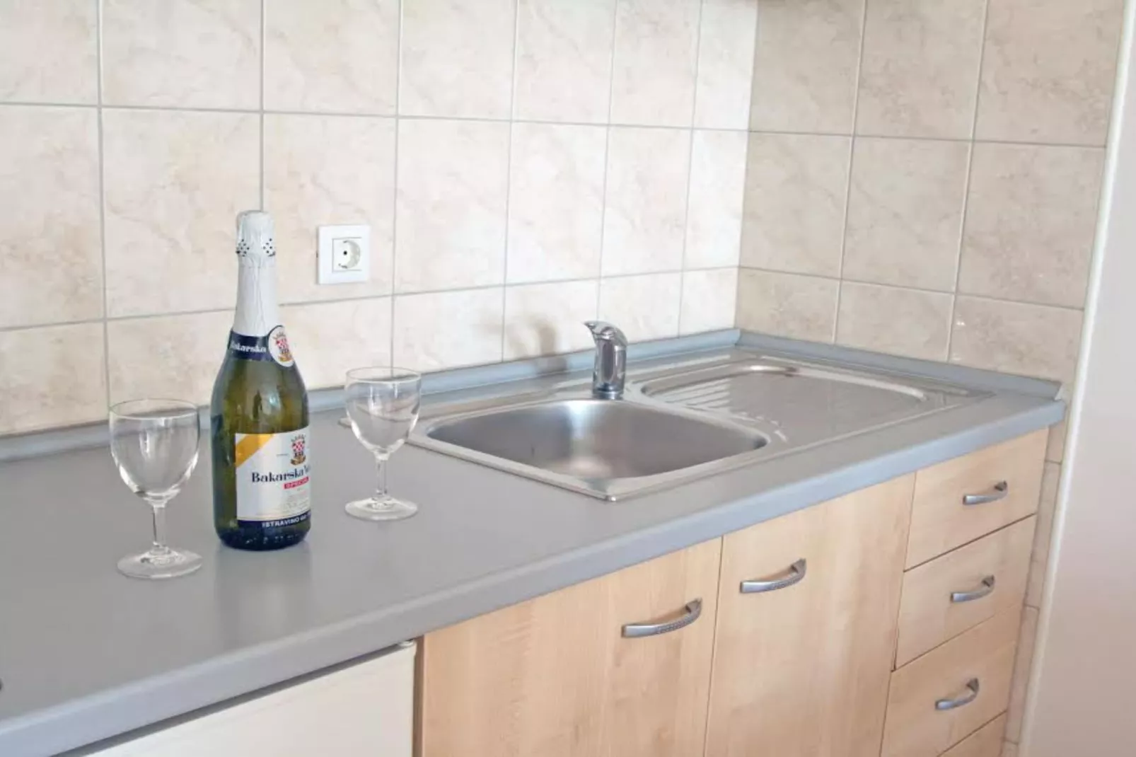 Beachfront Apartments Tamarix - Superior One Bedroom Apartment (Grand) 3