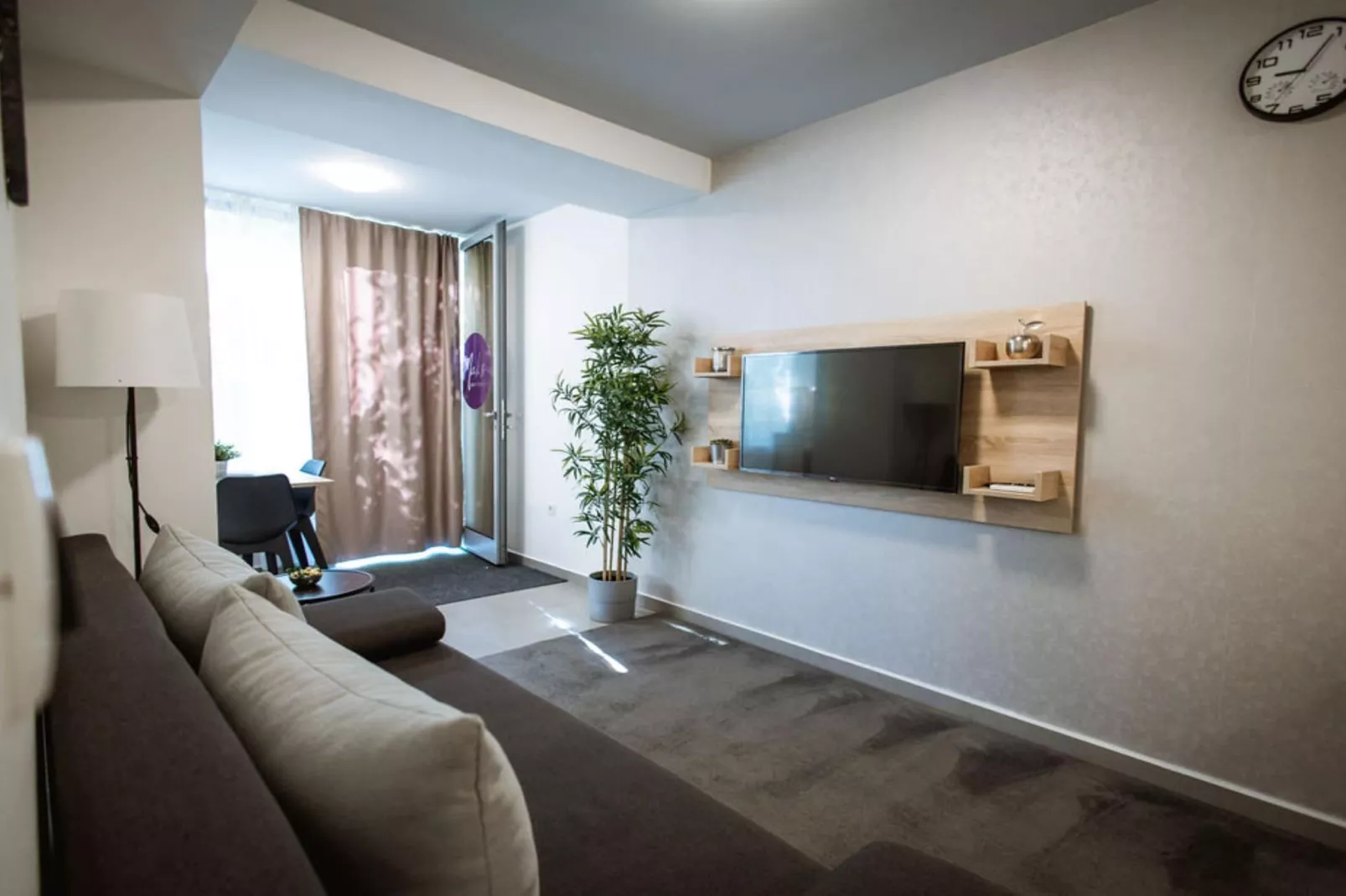 Stylish Apartments with Osijek Near Top Attractions - Standard Studio Apartment  - Maks 3