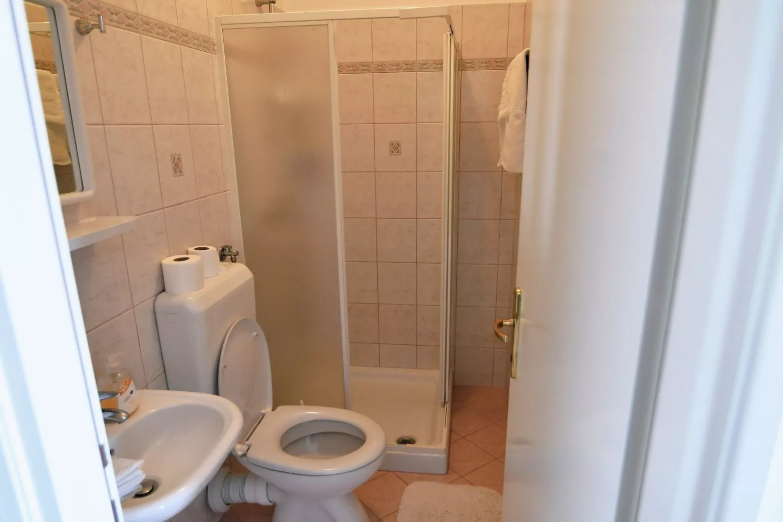 Scenic Retreat Rooms and Family Apartments - Double Room with Balcony 1