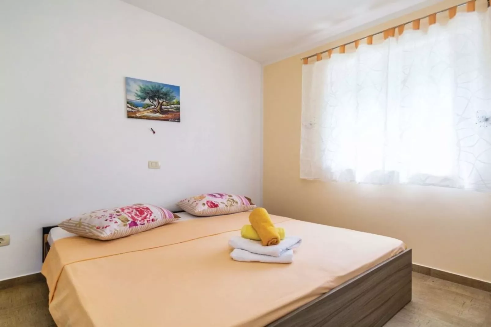 Cozy One Bedroom Apartment with Terrace - One Bedroom Apartment - Slaapkamer