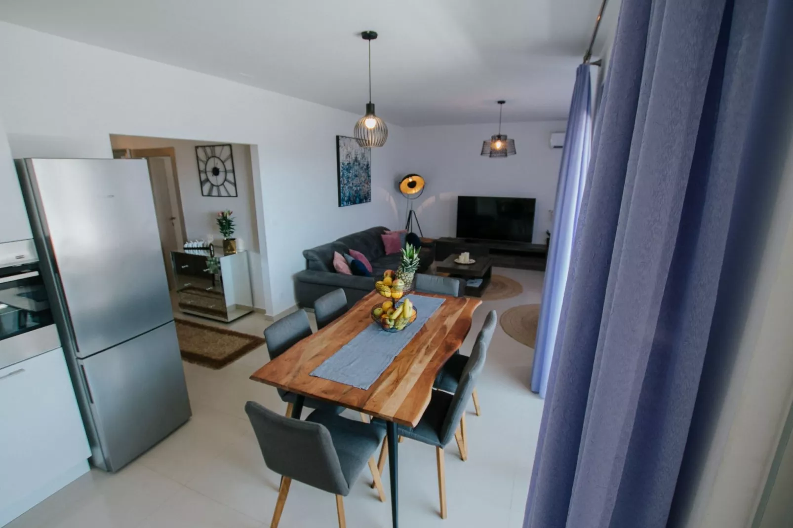 Scenic Sea View Apartment Trogir - Two Bedroom Apartment with Balcony and Sea View - Woonkamer