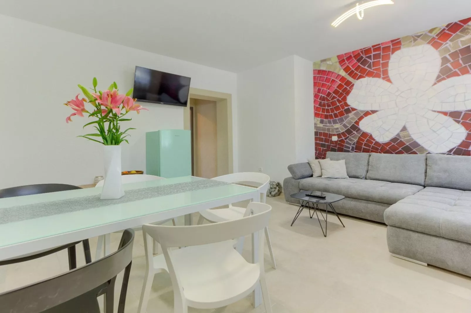 Majestic Kastel Stari Apartment with Terrace - Two Bedroom Apartment with Terrace - Woonkamer