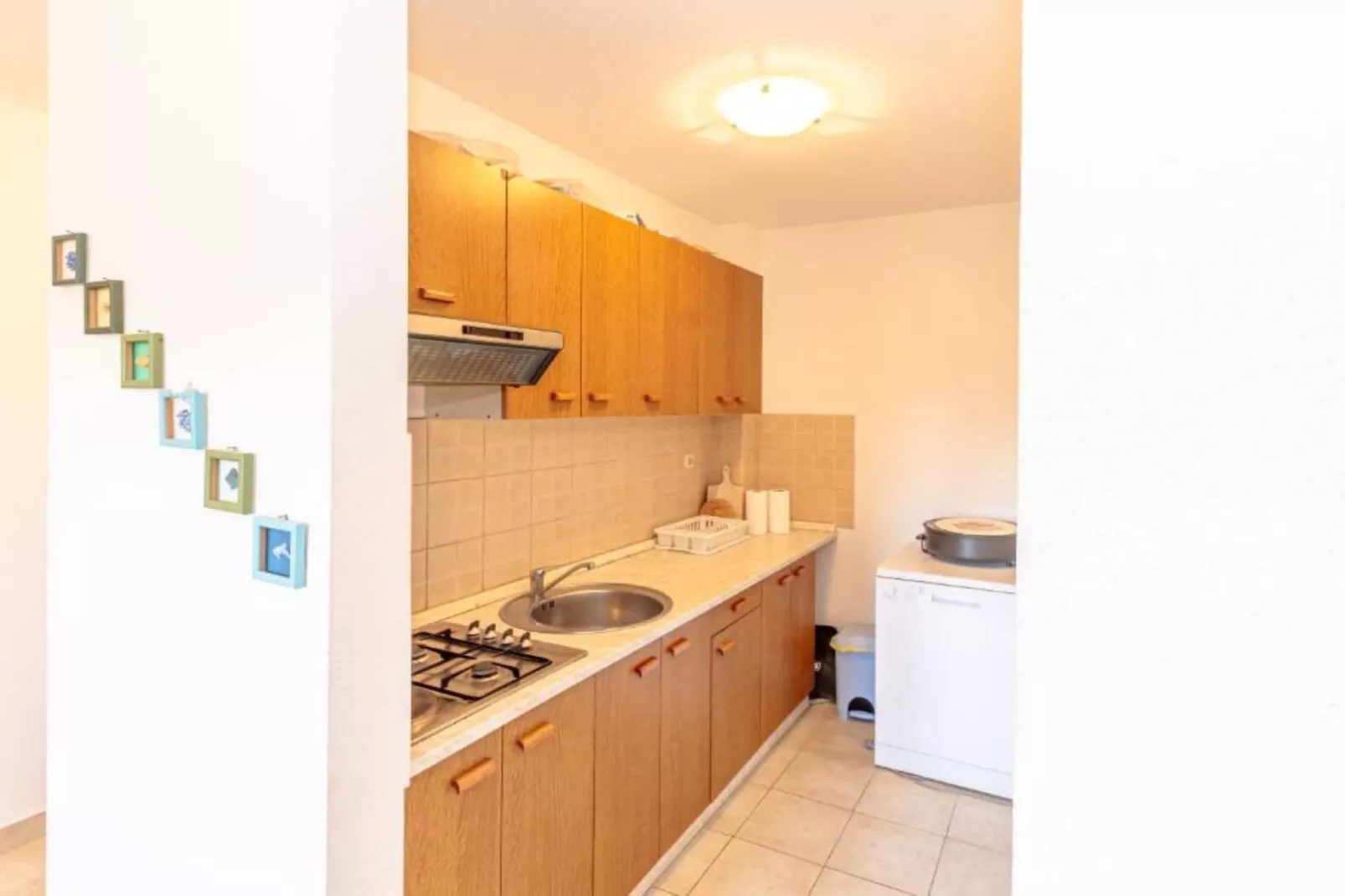 Charming and Cozy Okrug Gornji Apartment with Balcony - One Bedroom Apartment with Balcony - Keuken