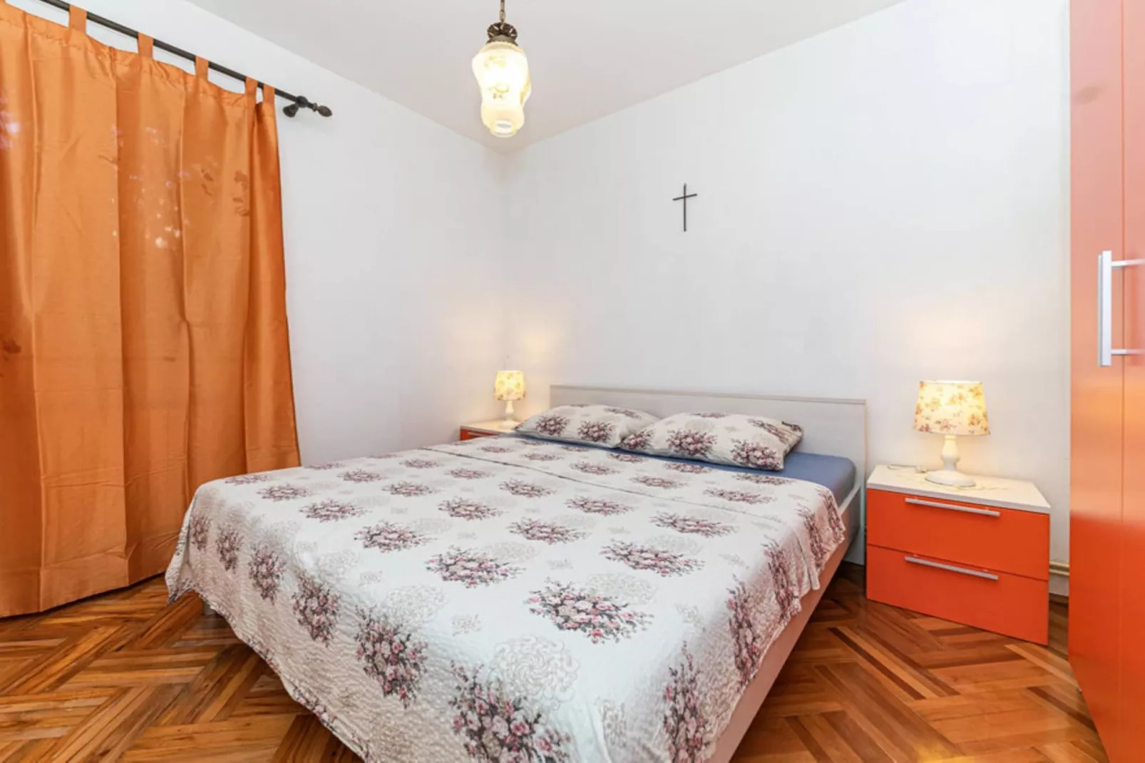Holiday Home by the Sea with Terrace & Ocean Views on Čiovo - Two Bedroom Holiday Home - Slaapkamer