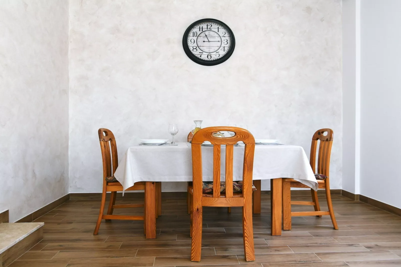 Charming Holiday Home with Terrace and Garden - One Bedroom Holiday Home - Eetkamer