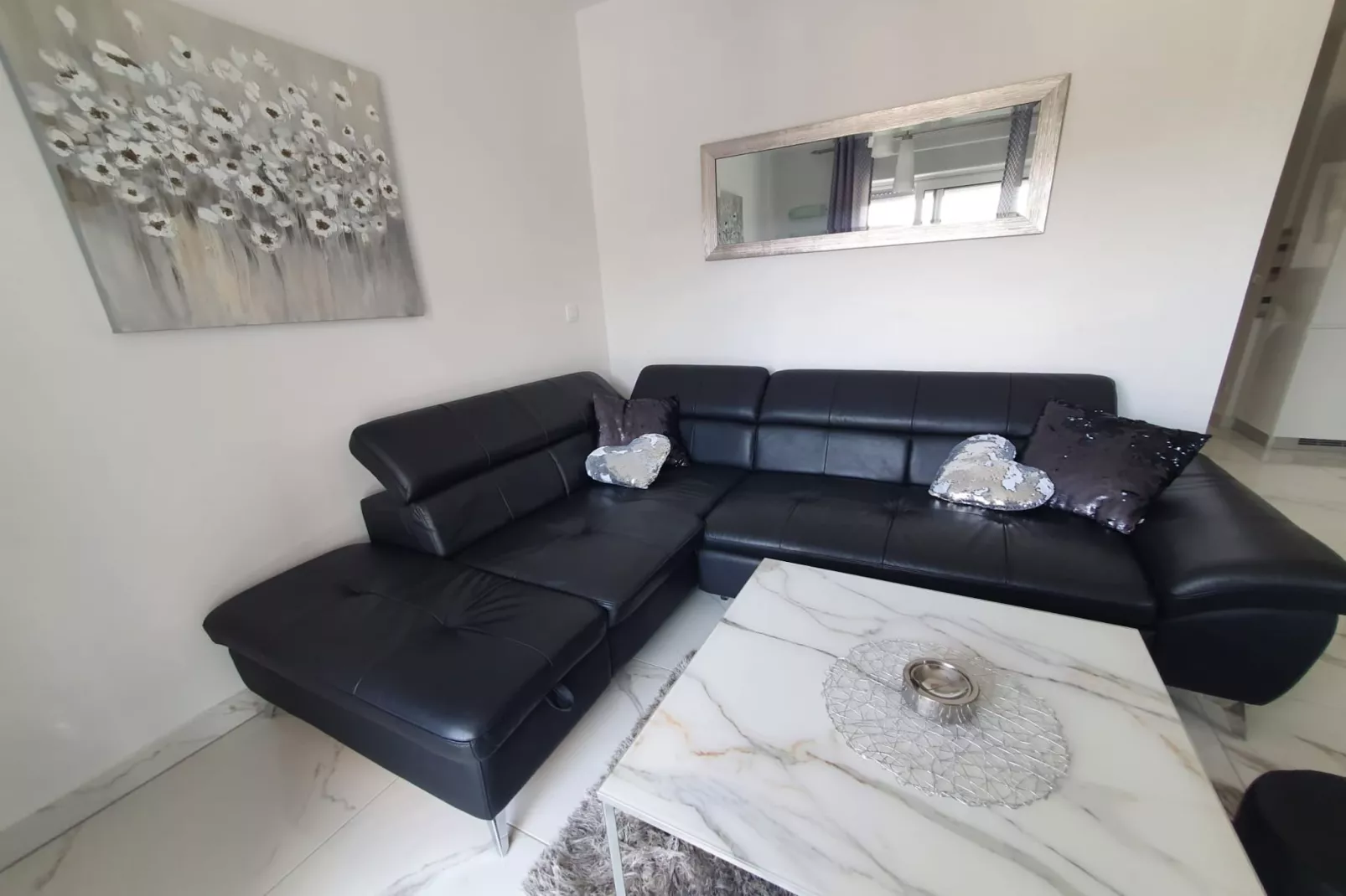 Kastel Novi Elegant and Stylish Apartment with Terrace and Patio - Two Bedroom Apartment with Terrace - Woonkamer