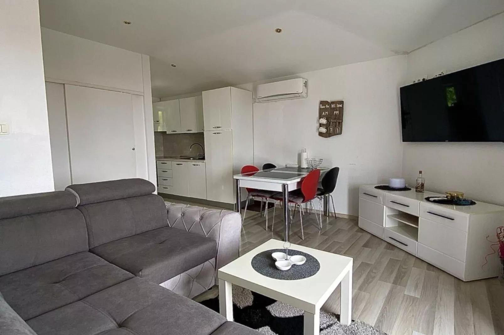Luxury Lovran Apartments with Swimming Pool - Standard One Bedroom Apartment - Woonkamer