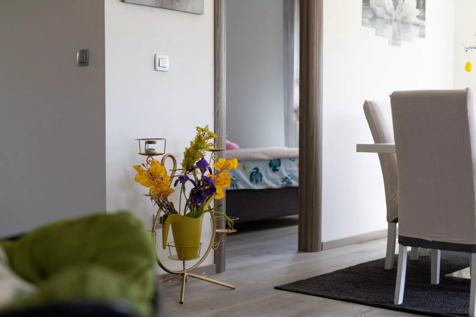 Trendy and Chic Apartment with Terrace and Private Garden - One Bedroom Apartment - Eetkamer