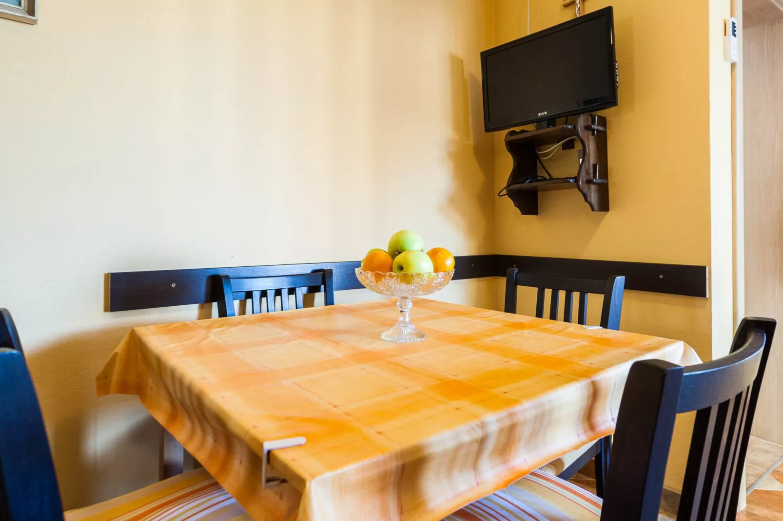 Cozy Apartments in Zadar with Sea and Mountain Views - One Bedroom Apartment with Balcony (owner 1) - Woonkamer
