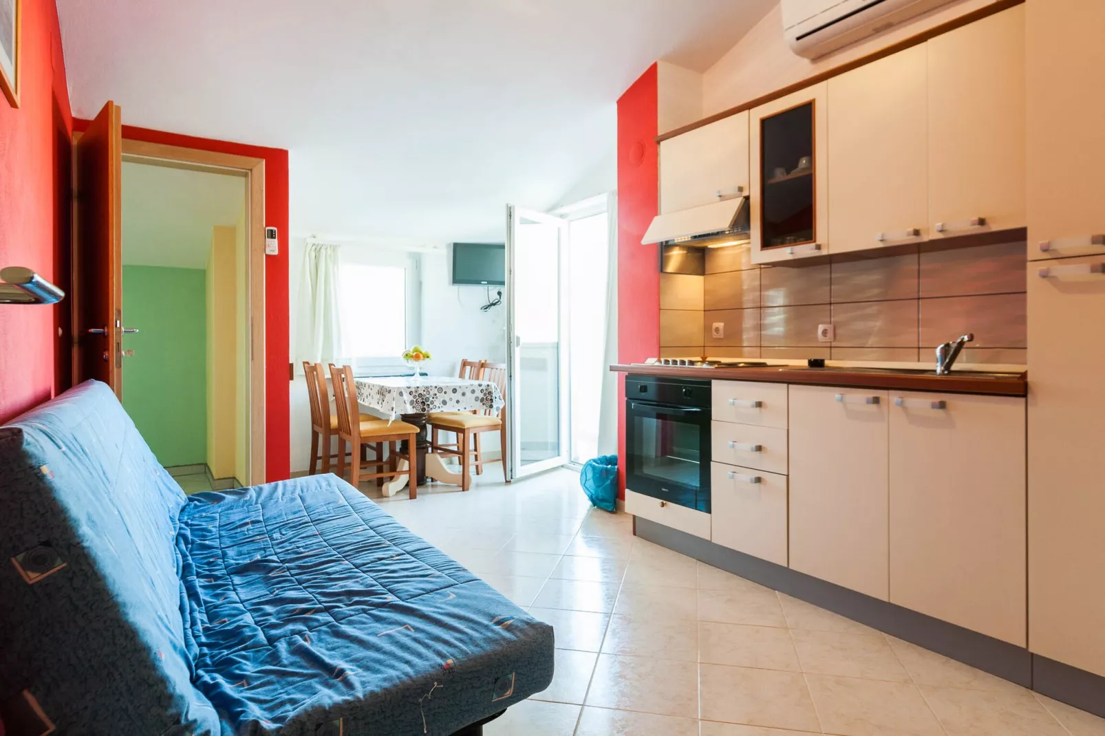 Cozy Apartments in Zadar with Sea and Mountain Views - Studio Apartment (owner 2) - Keuken