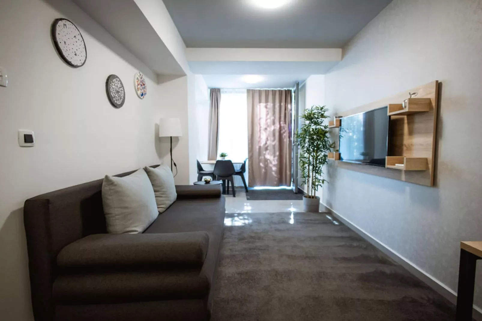 Stylish Apartments with Osijek Near Top Attractions - Standard Studio Apartment  - Maks 3 - Woonkamer