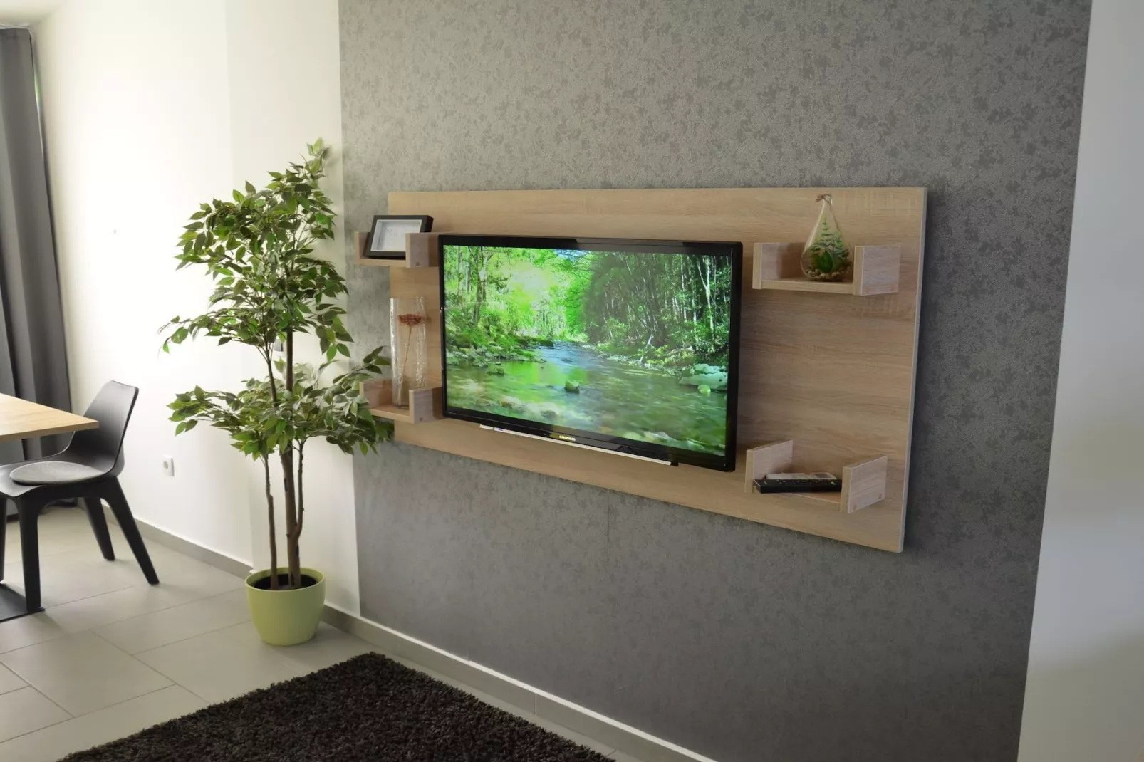 Stylish Apartments with Osijek Near Top Attractions - Comfort Studio Apartment - Maks - Woonkamer