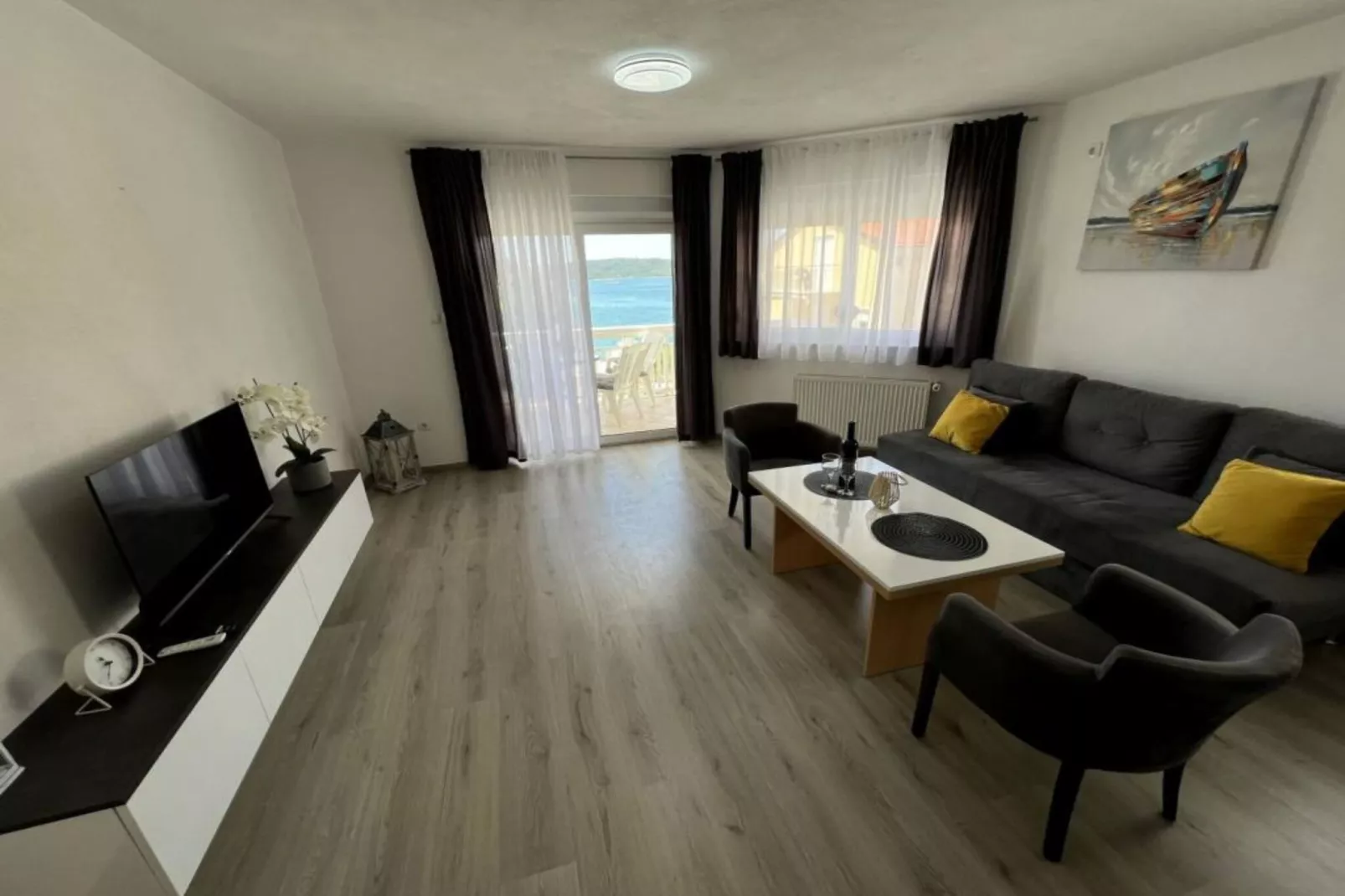 Villa Tomi - Comfort One Bedroom Apartment (11) - Woonkamer