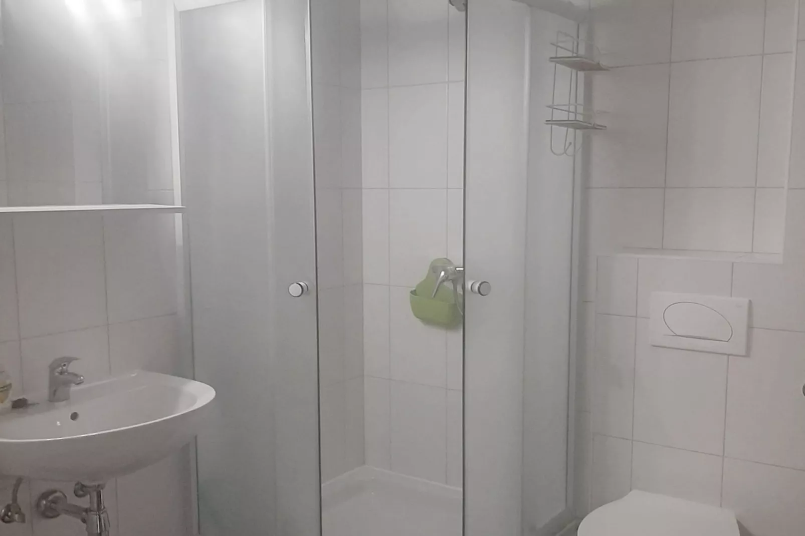 Three Bedroom Apartment - Badkamer