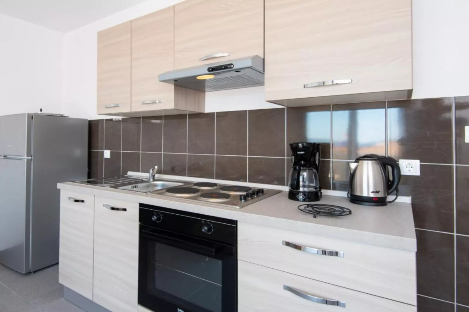 Peaceful Apartments Harfa-One Bedroom Apartment with Balcony and Partial Sea View 1 - Keuken