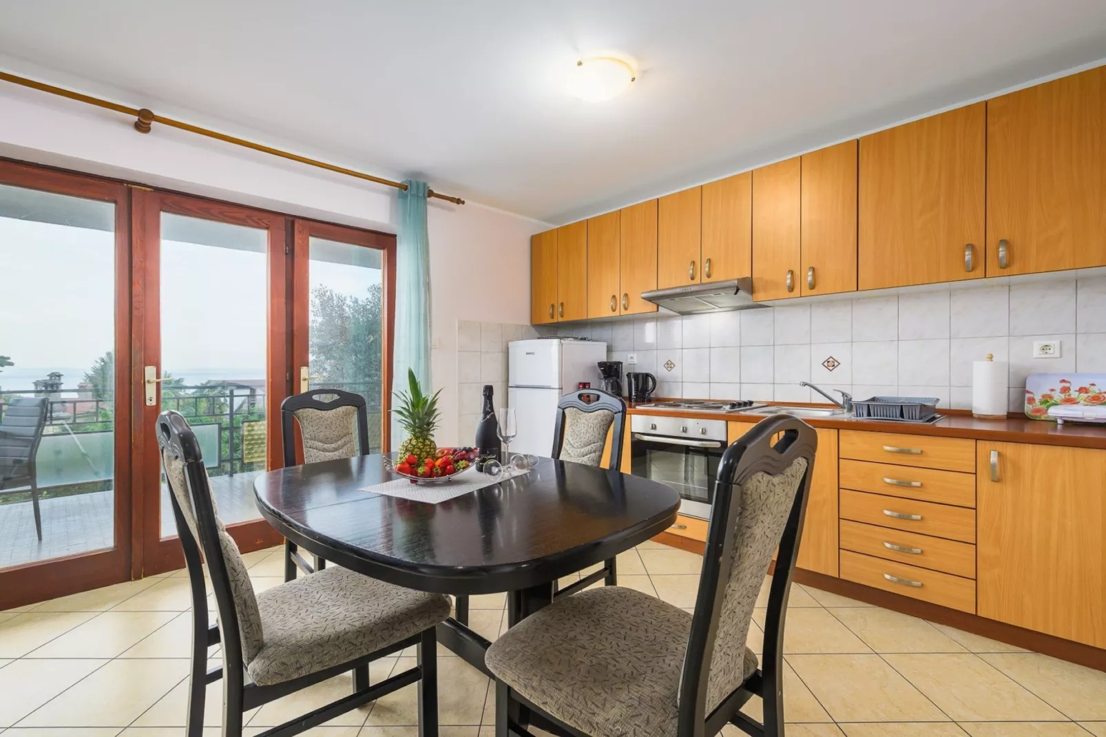 Charming Lovran Apartments with Wonderful Sea View - Two Bedroom Apartment - Eetkamer
