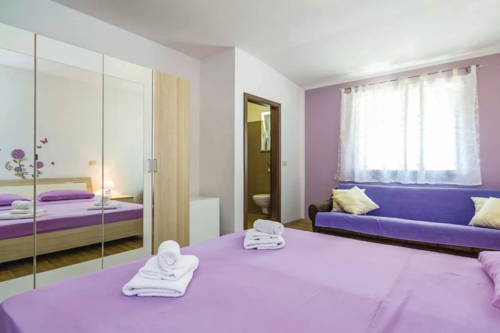 Cozy One Bedroom Apartment with Terrace - One Bedroom Apartment - Slaapkamer