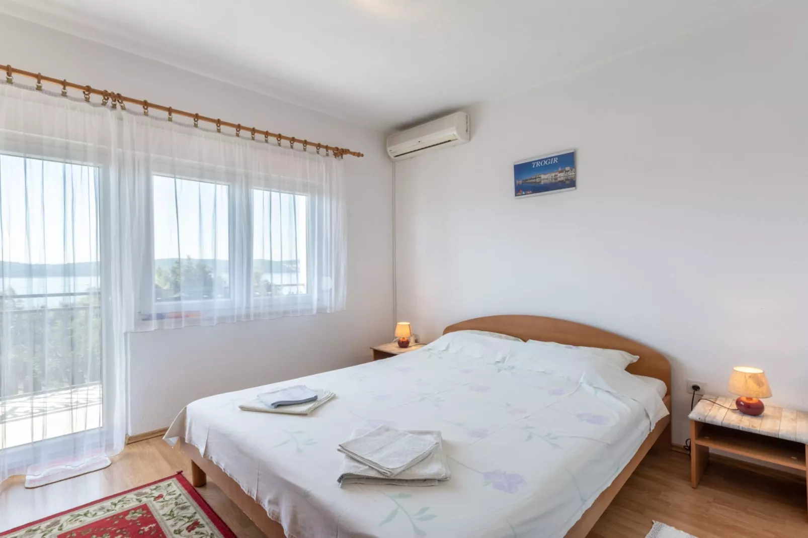 Charming Trogir Apartments with Balcony - One Bedroom Apartment with Balcony - Slaapkamer