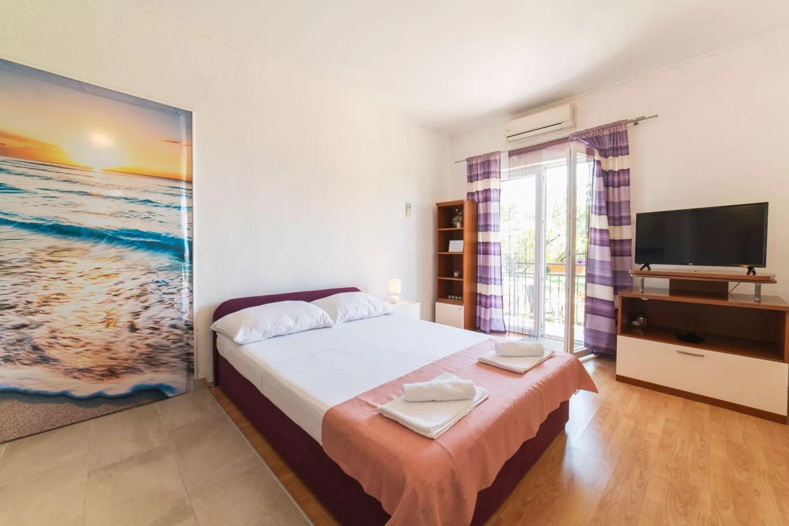 Tranquil and Stylish Apartment Kastel Novi - Studio Apartment with Garden - Slaapkamer