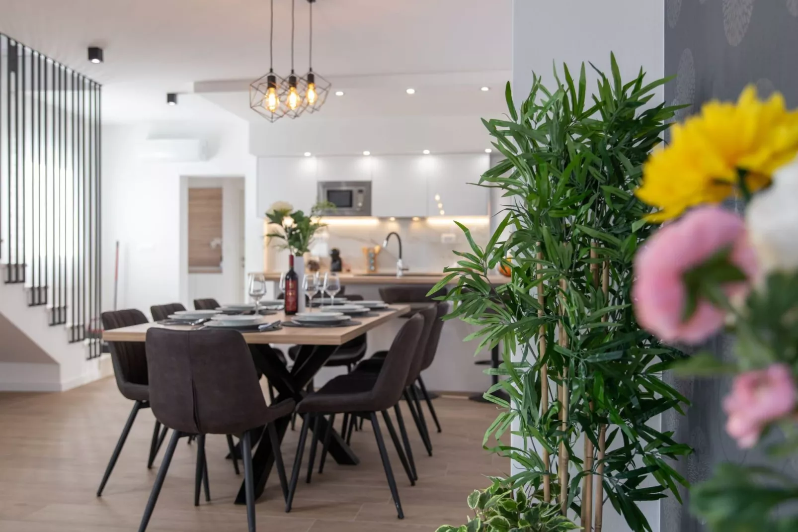 Luxury Kastela Villa with Heated Pool and Lounge Area - Four Bedroom Villa - Eetkamer