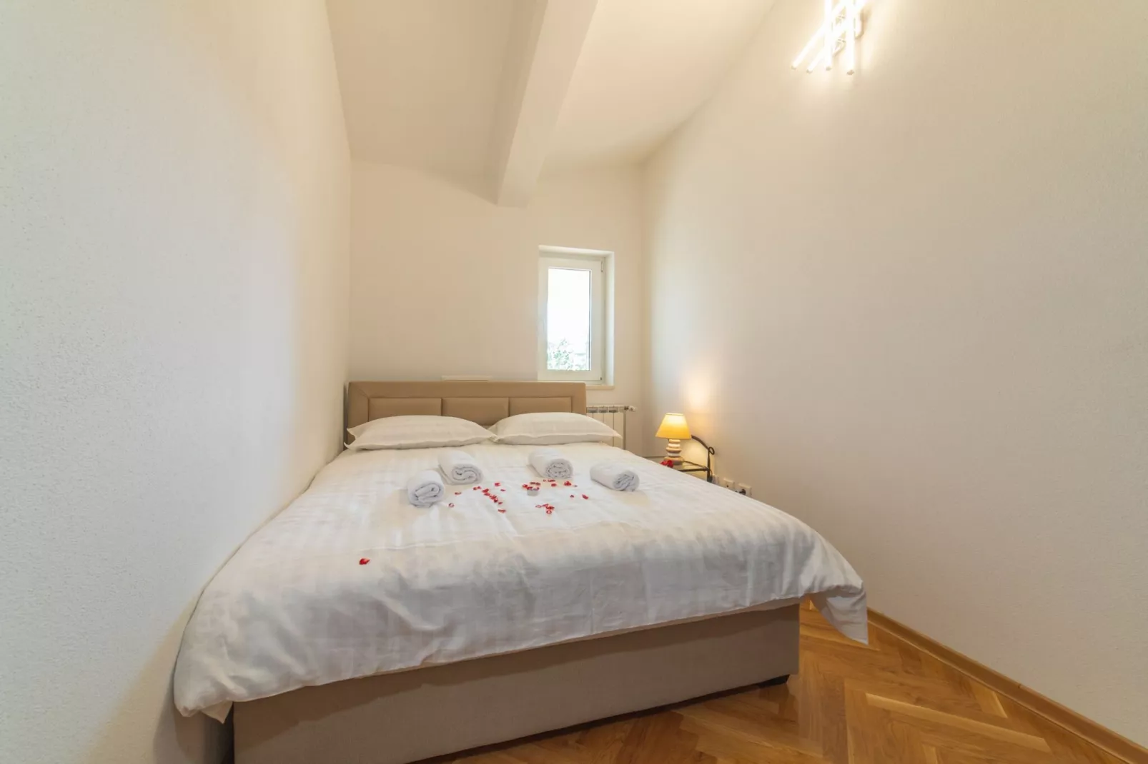Idyllic Getaway Lovrec Villa with Pool - Five Bedroom Villa with Pool - Slaapkamer