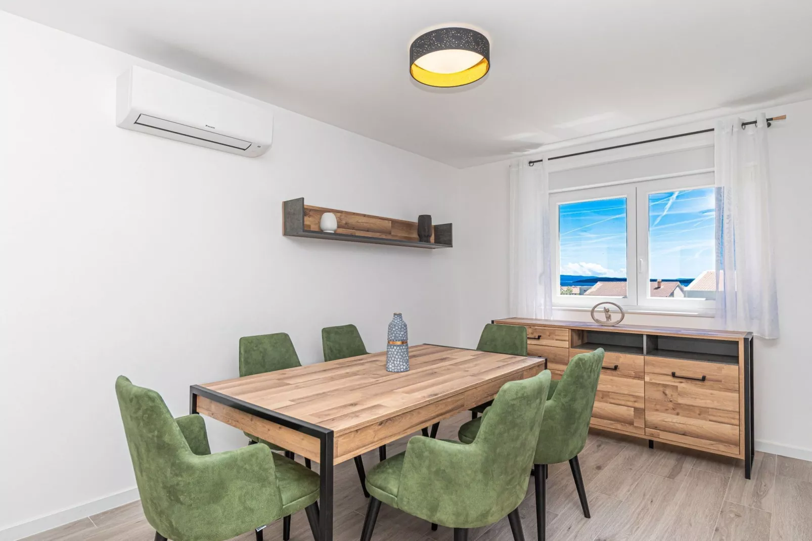 Elegant Kastel Novi Apartment with Sea View Balcony - Two Bedroom Apartment with Sea View and Balcony - Eetkamer