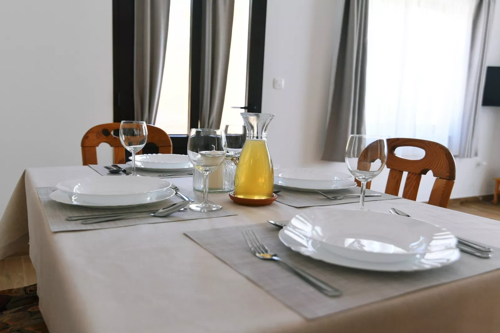 Charming Holiday Home with Terrace and Garden - One Bedroom Holiday Home - Eetkamer