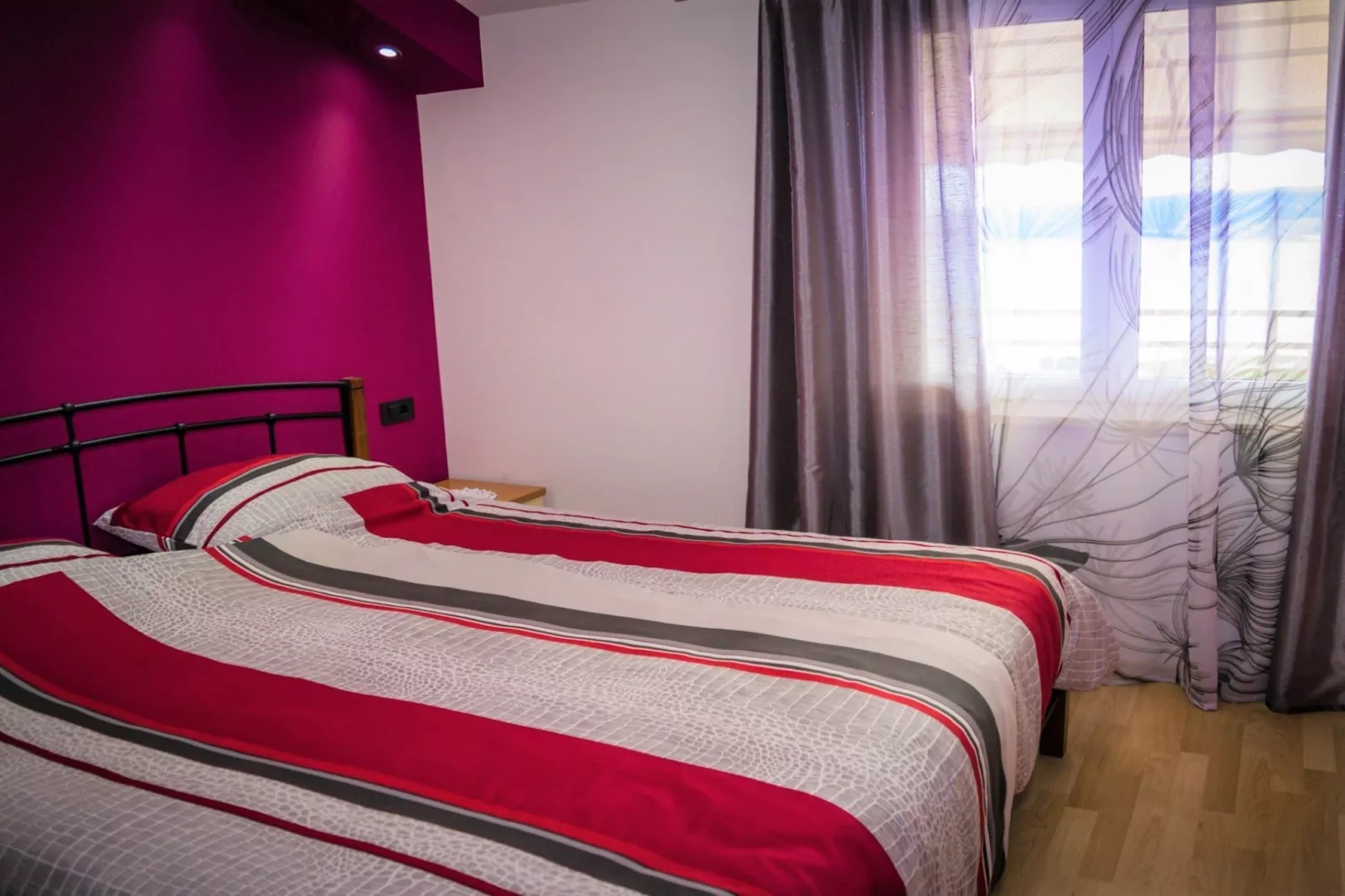Scenic and Sunny Apartments with Sea View and Balcony - One Bedroom Apartment with Balcony (owner mali) - Slaapkamer