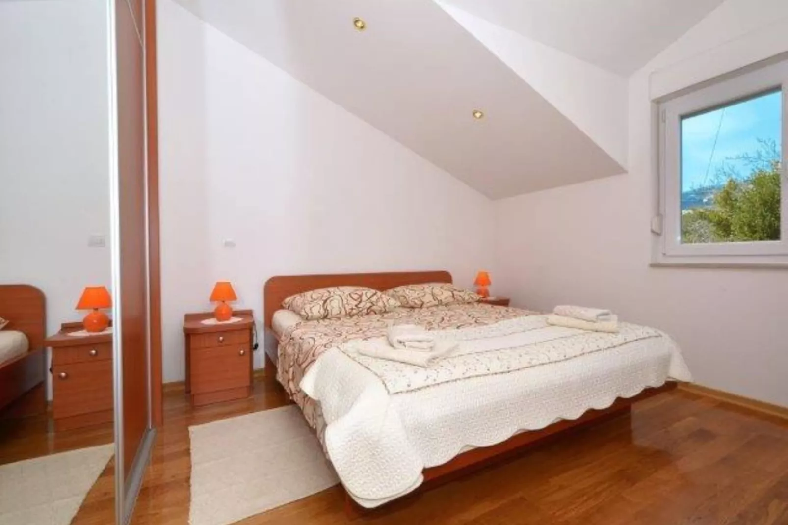 Bright Kaštela Apartment with Balcony and Private Parking - Two Bedroom Apartment - Slaapkamer