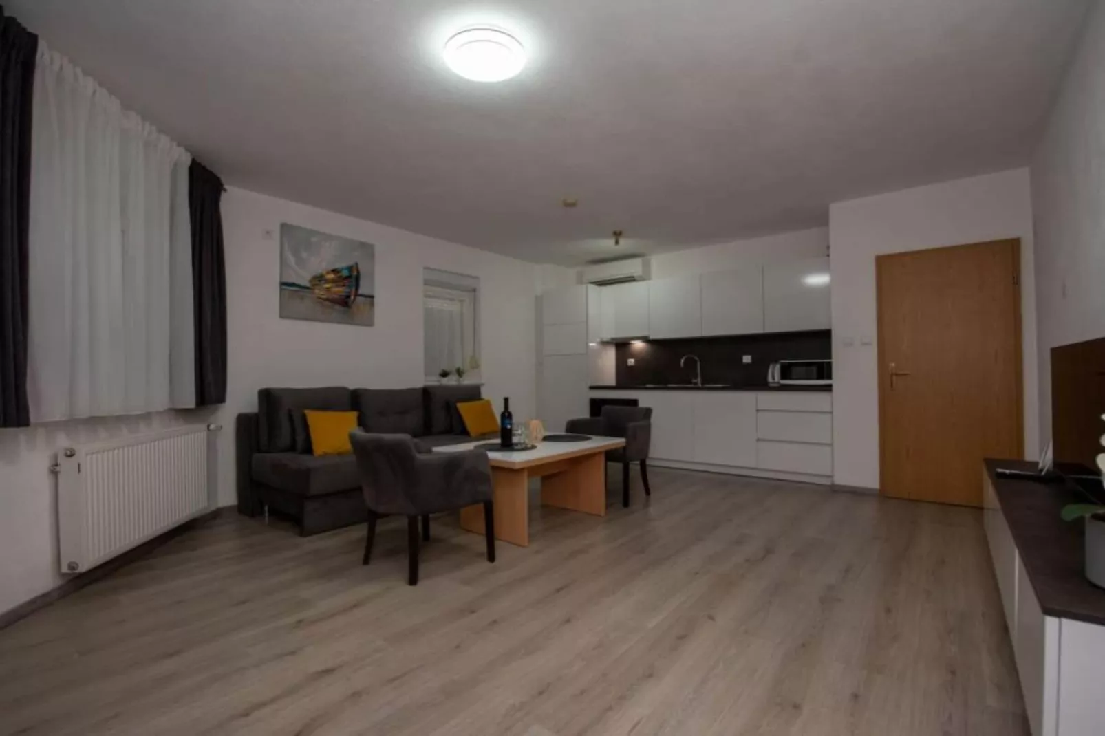 Villa Tomi - Comfort One Bedroom Apartment (11) - Woonkamer