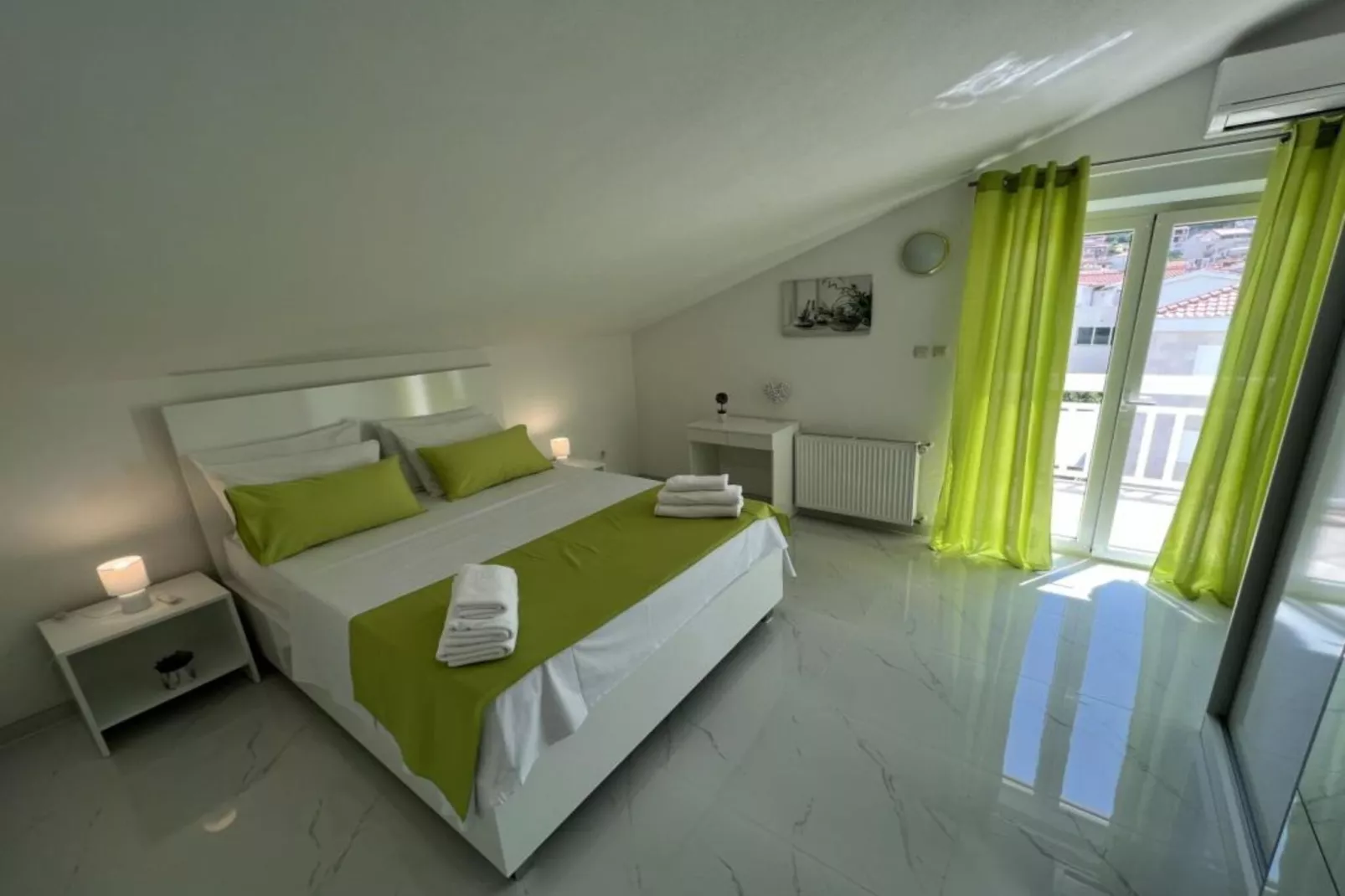 Villa Tomi - Double Room With Sea View (3) - Slaapkamer