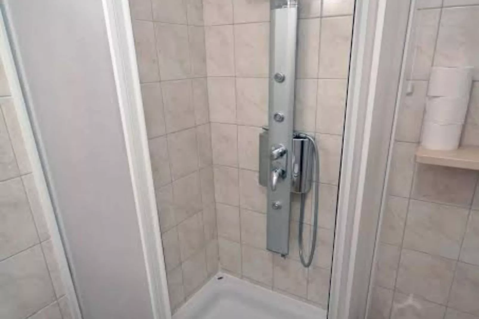 Beachfront Apartments Tamarix - Studio Apartment 3 - Badkamer