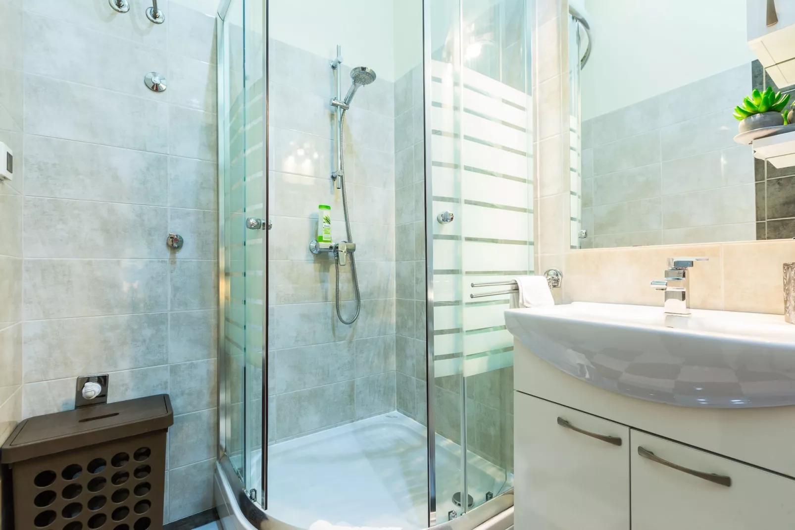 Charming and Historic Old Town Apartments - Twin Room - Badkamer