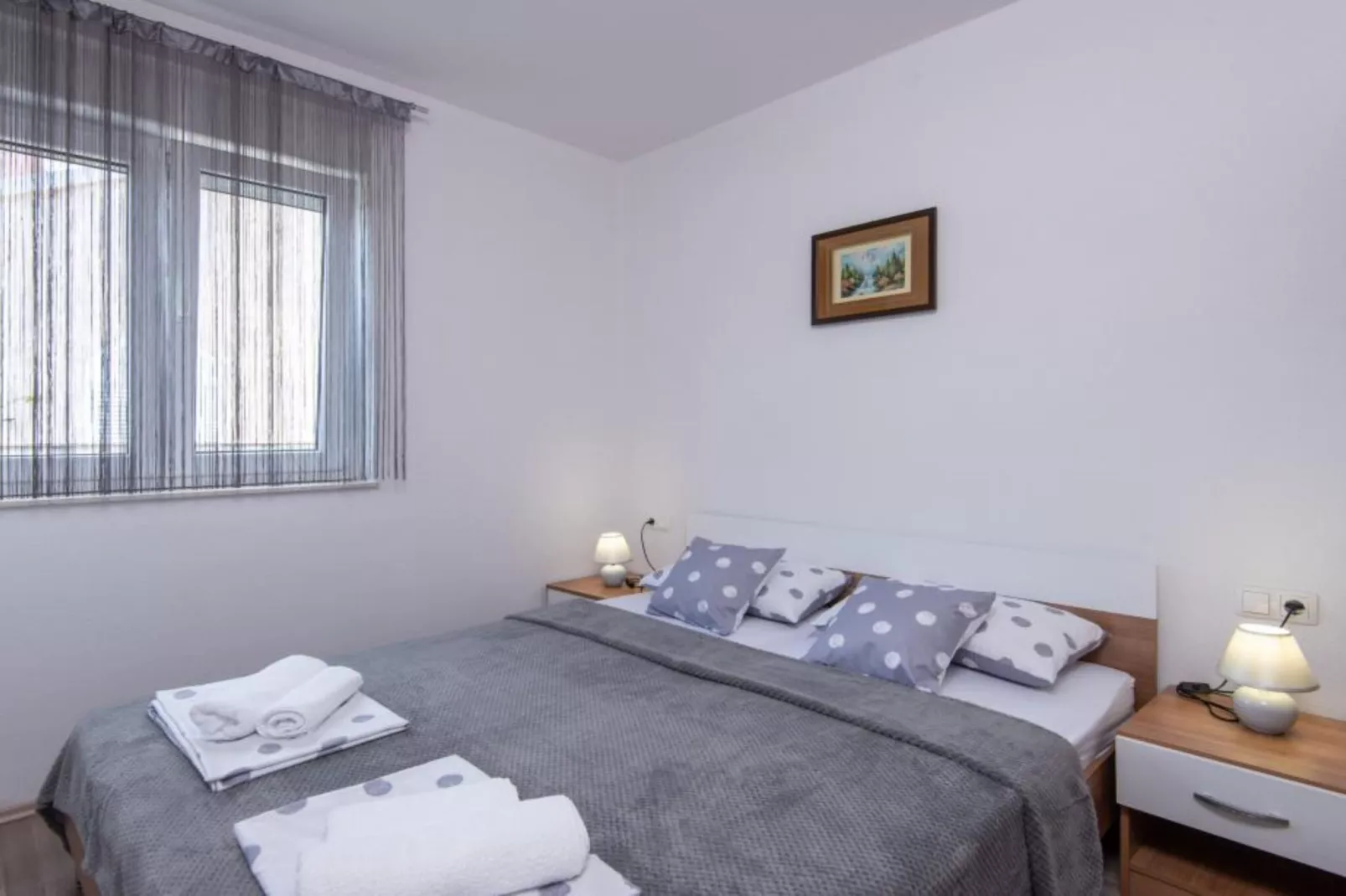 Peaceful Apartments Harfa-One Bedroom Apartment with Balcony and Partial Sea View 1 - Slaapkamer