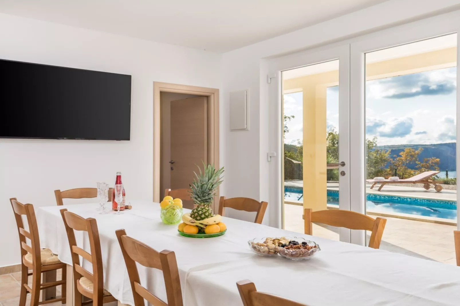 Wonderful Labin Villa with Private Pool and Sea Views - Three Bedroom - Eetkamer