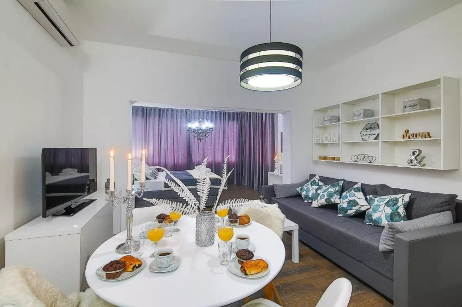 Charming Villa with Outdoor Pool, BBQ, and Sun Deck in Tranquil Kaštela Area - Five bedroom Villa - Woonkamer