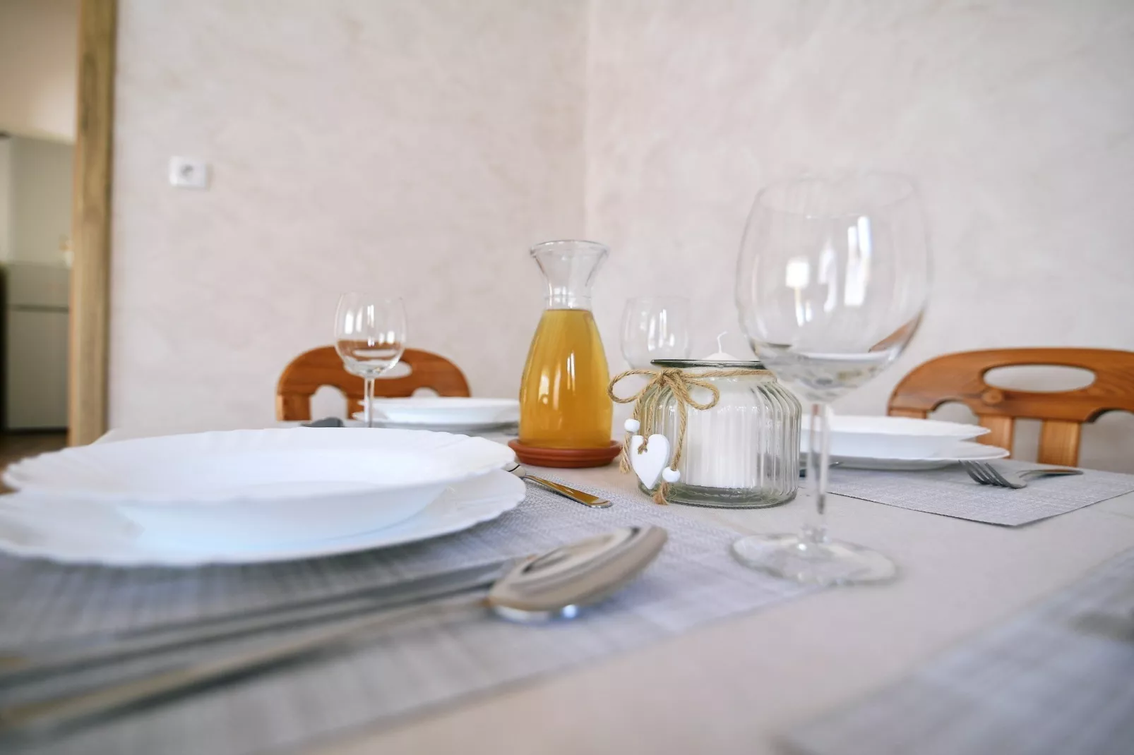 Charming Holiday Home with Terrace and Garden - One Bedroom Holiday Home - Eetkamer
