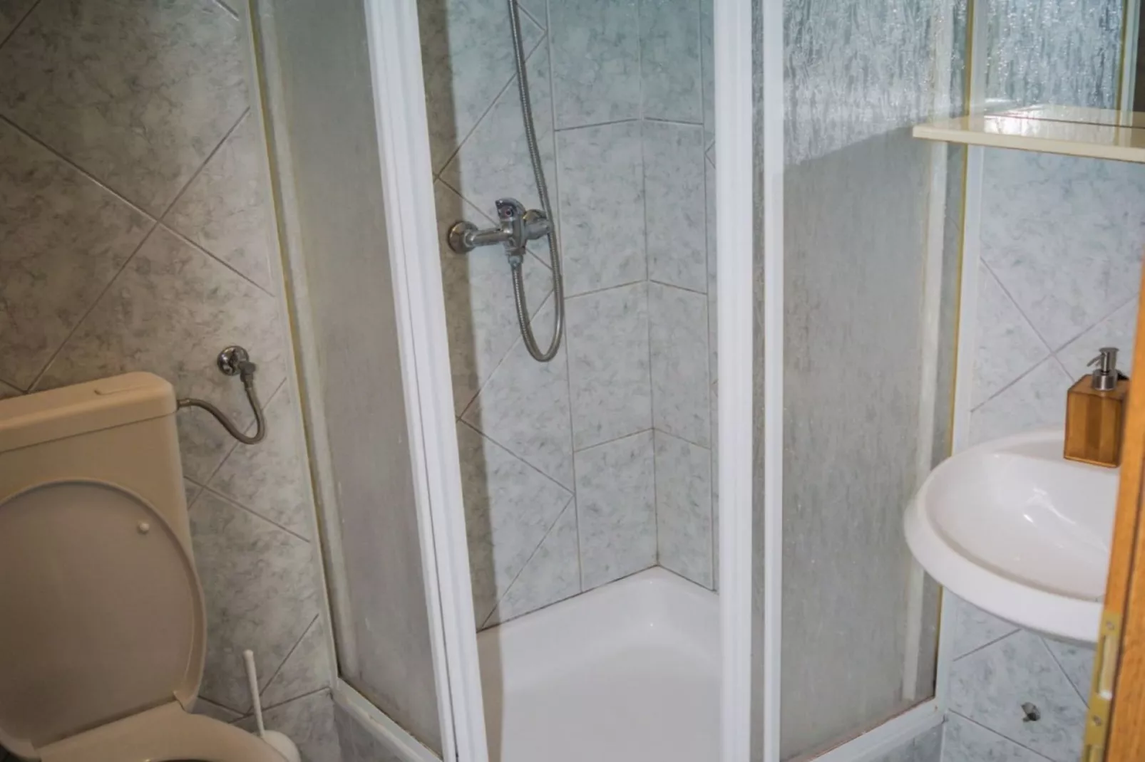 Scenic and Sunny Apartments with Sea View and Balcony - One Bedroom Apartment with Balcony (owner mali) - Badkamer