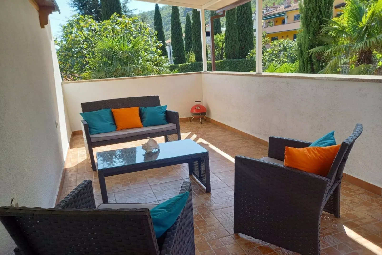 Lovely Apartments Near the Sea - One Bedroom Apartment with Balcony - Woonkamer