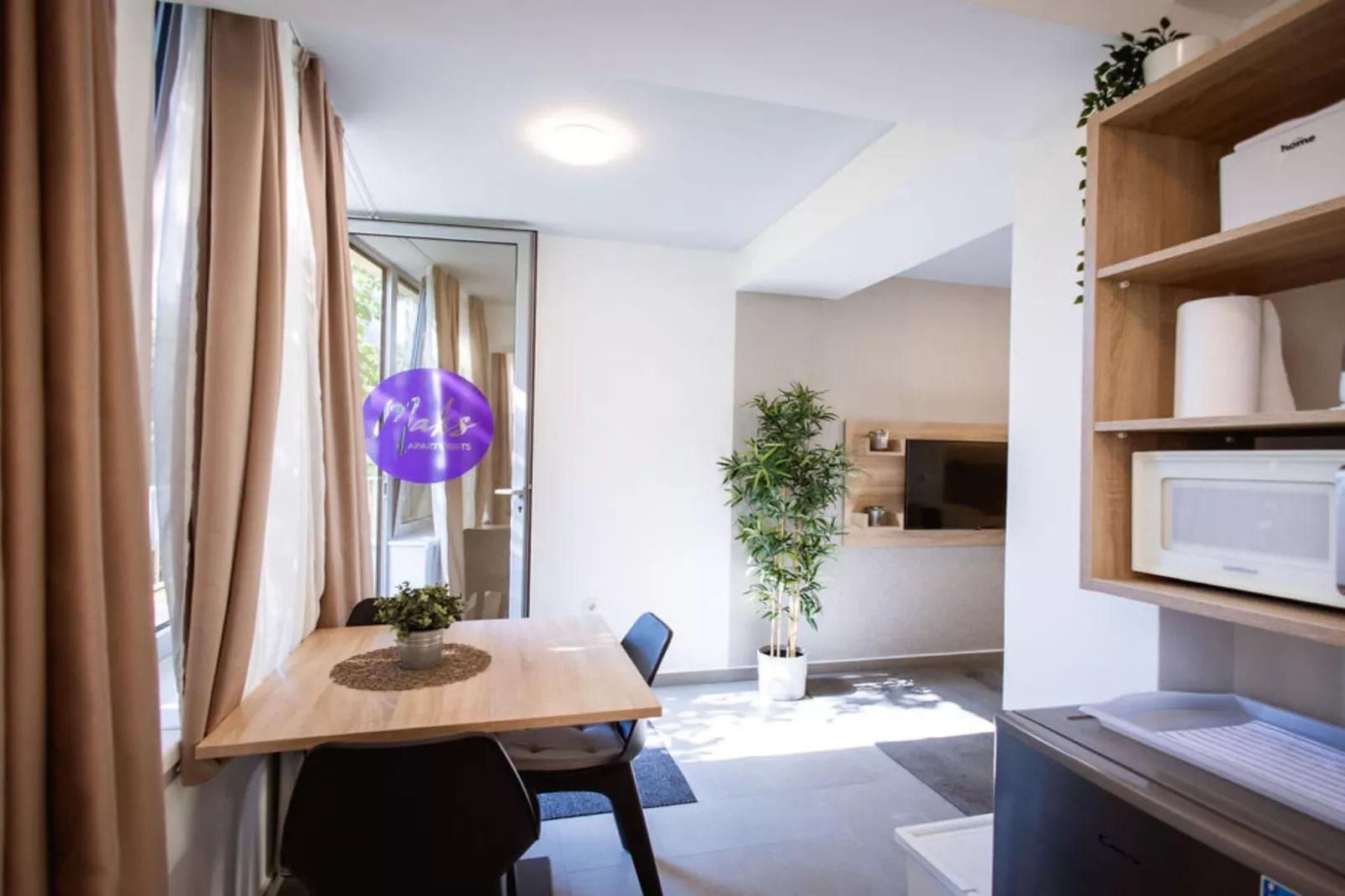 Stylish Apartments with Osijek Near Top Attractions - Standard Studio Apartment  - Maks 3 - Woonkamer