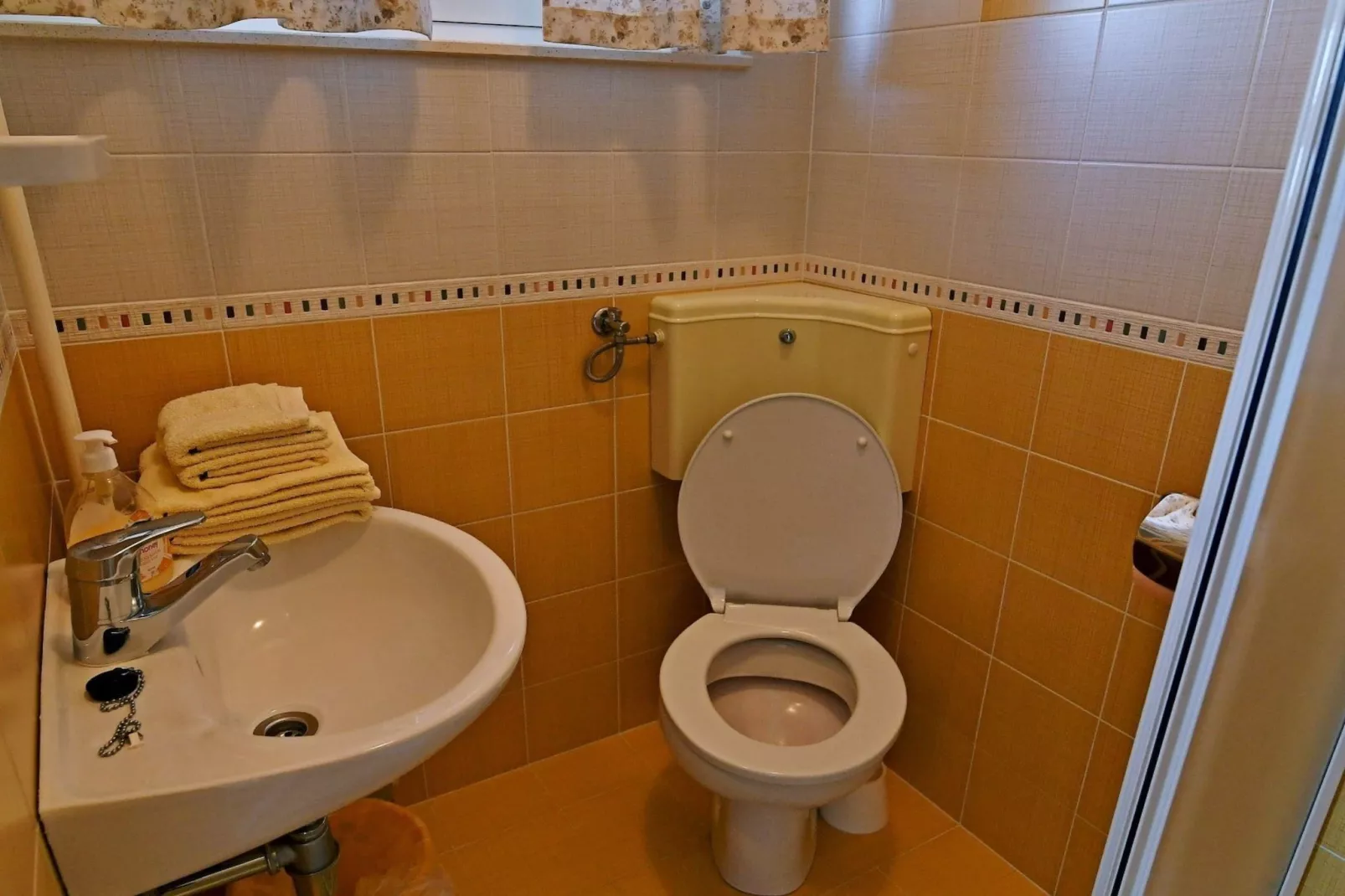 Scenic Retreat Rooms and Family Apartments - Double Room with Balcony and Sea View 3 - Badkamer
