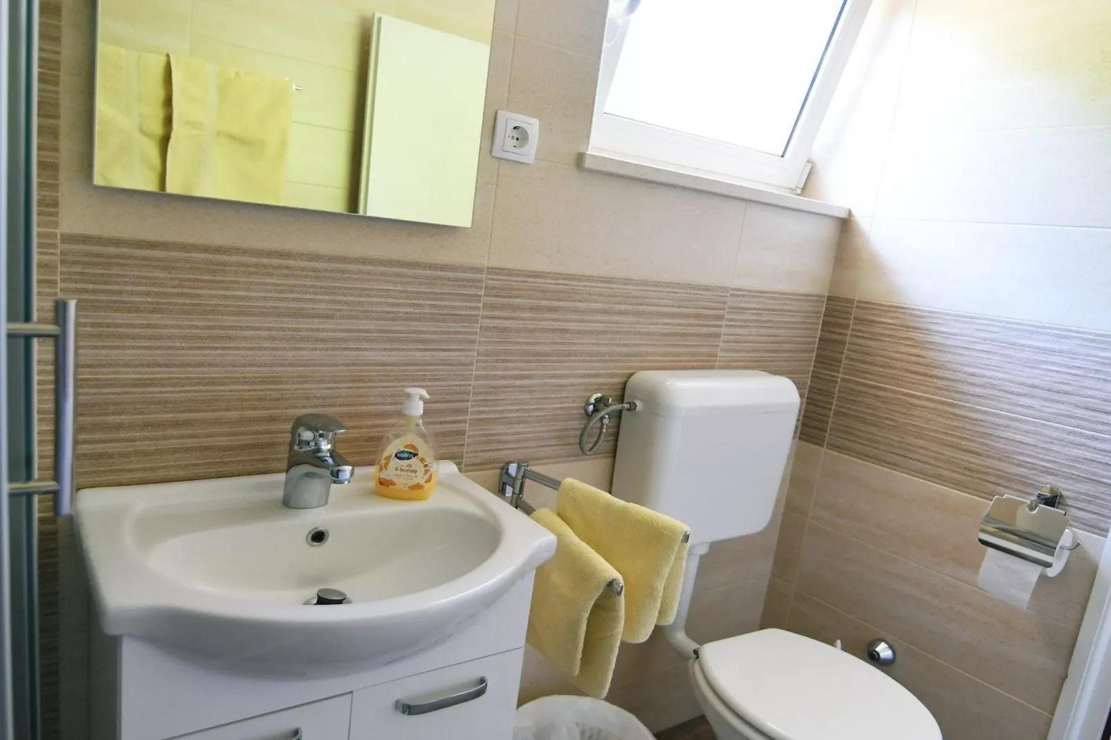 Scenic Retreat Rooms and Family Apartments - Double Room with Sea View 4 - Badkamer