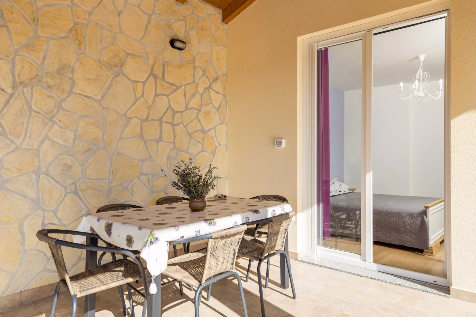 Wonderful Labin Villa with Private Pool and Sea Views - Three Bedroom - Eetkamer
