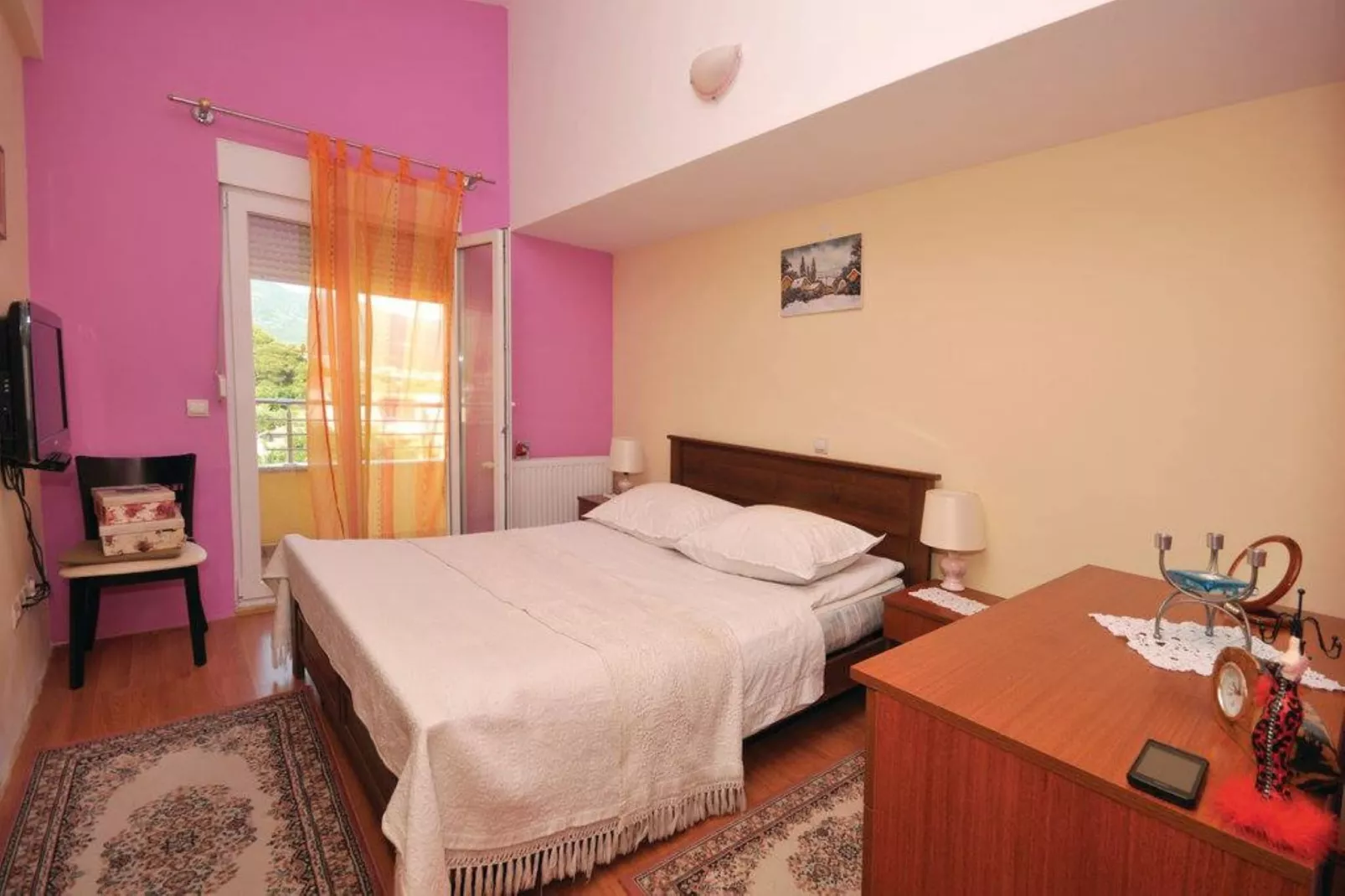 Chic and Stylish Kastel Novi Apartment with Pool - Five Bedroom Apartment With Pool - Slaapkamer