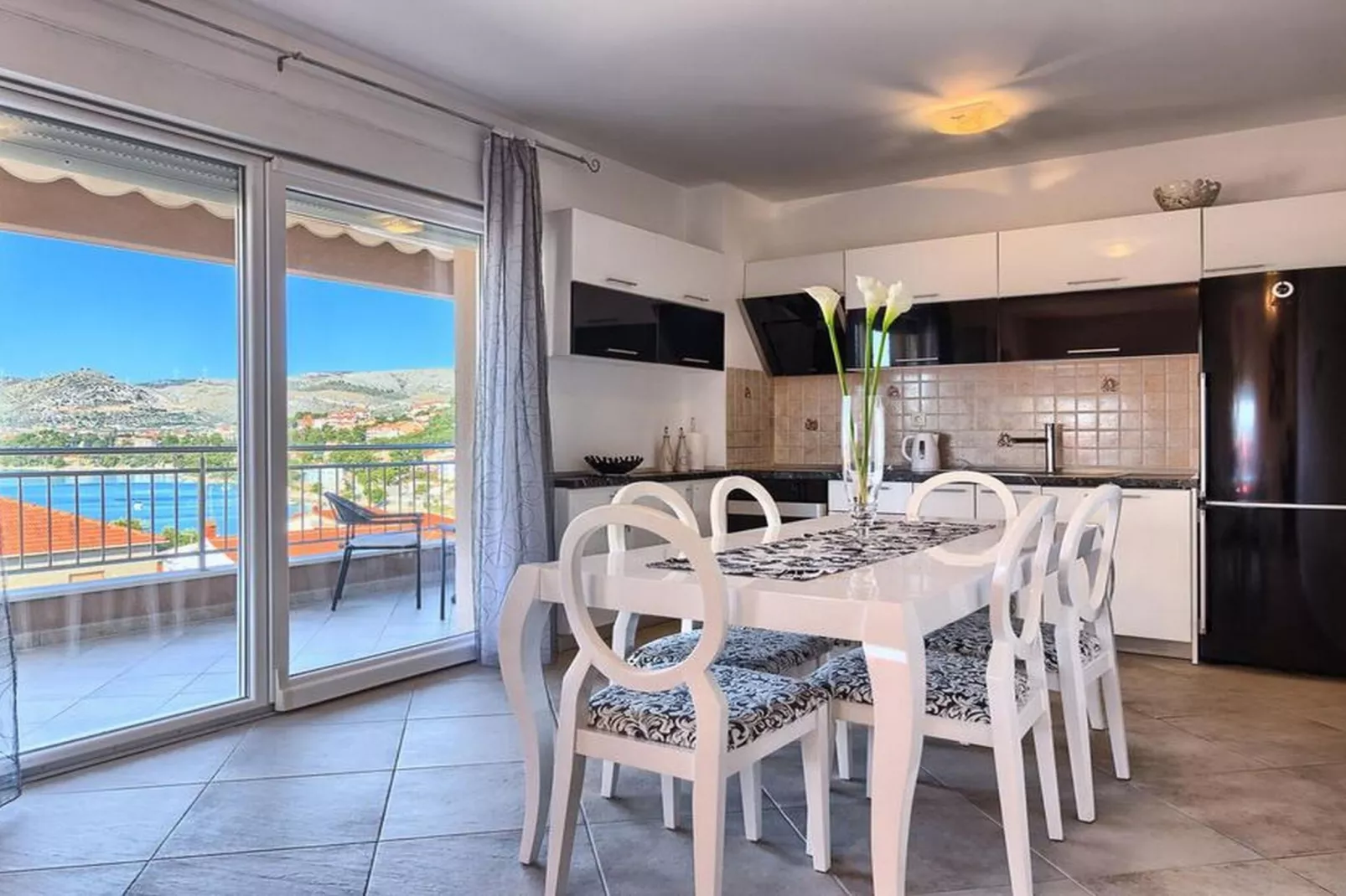 Luxury Apartment Okrug Gornji with Sea View and Pool - Three Bedroom Apartment with Sea View and Pool - Keuken