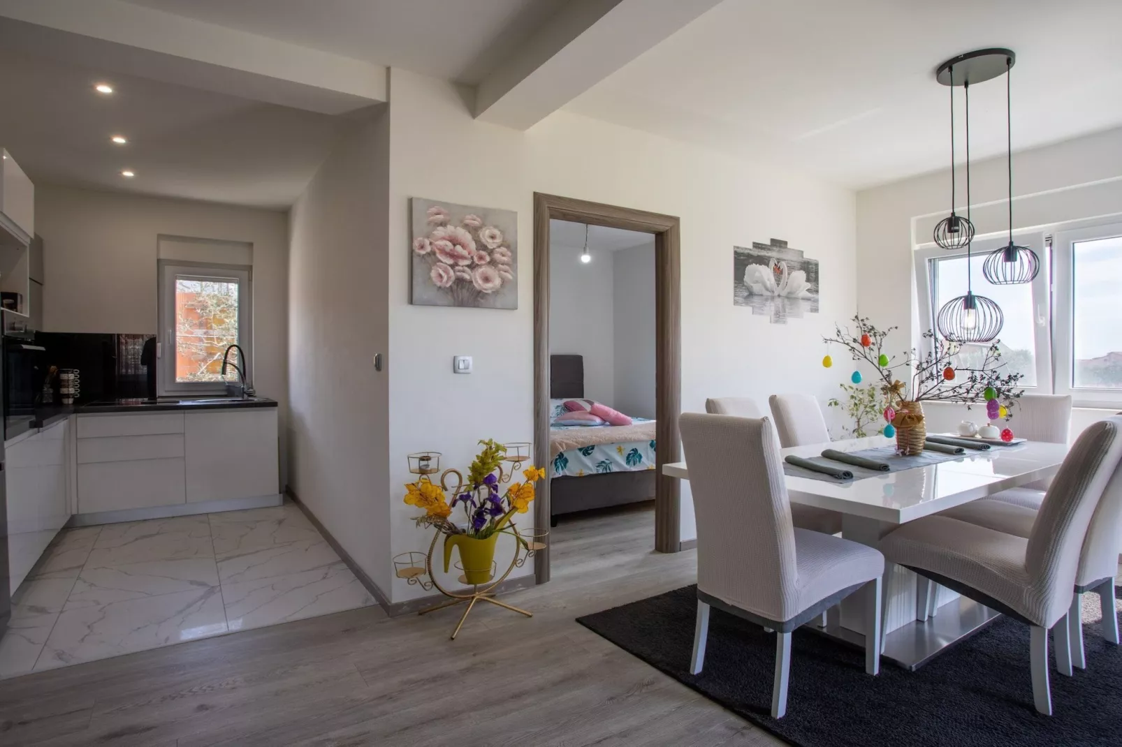 Trendy and Chic Apartment with Terrace and Private Garden - One Bedroom Apartment - Eetkamer