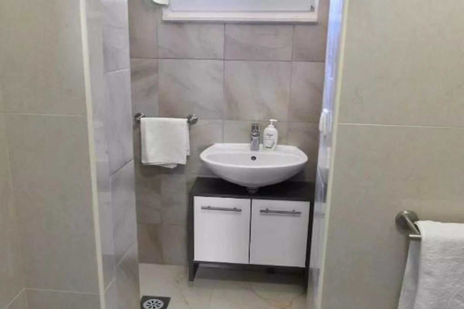 Charming Sinj Town Studio Apartments - Studio Apartments 1 - Badkamer