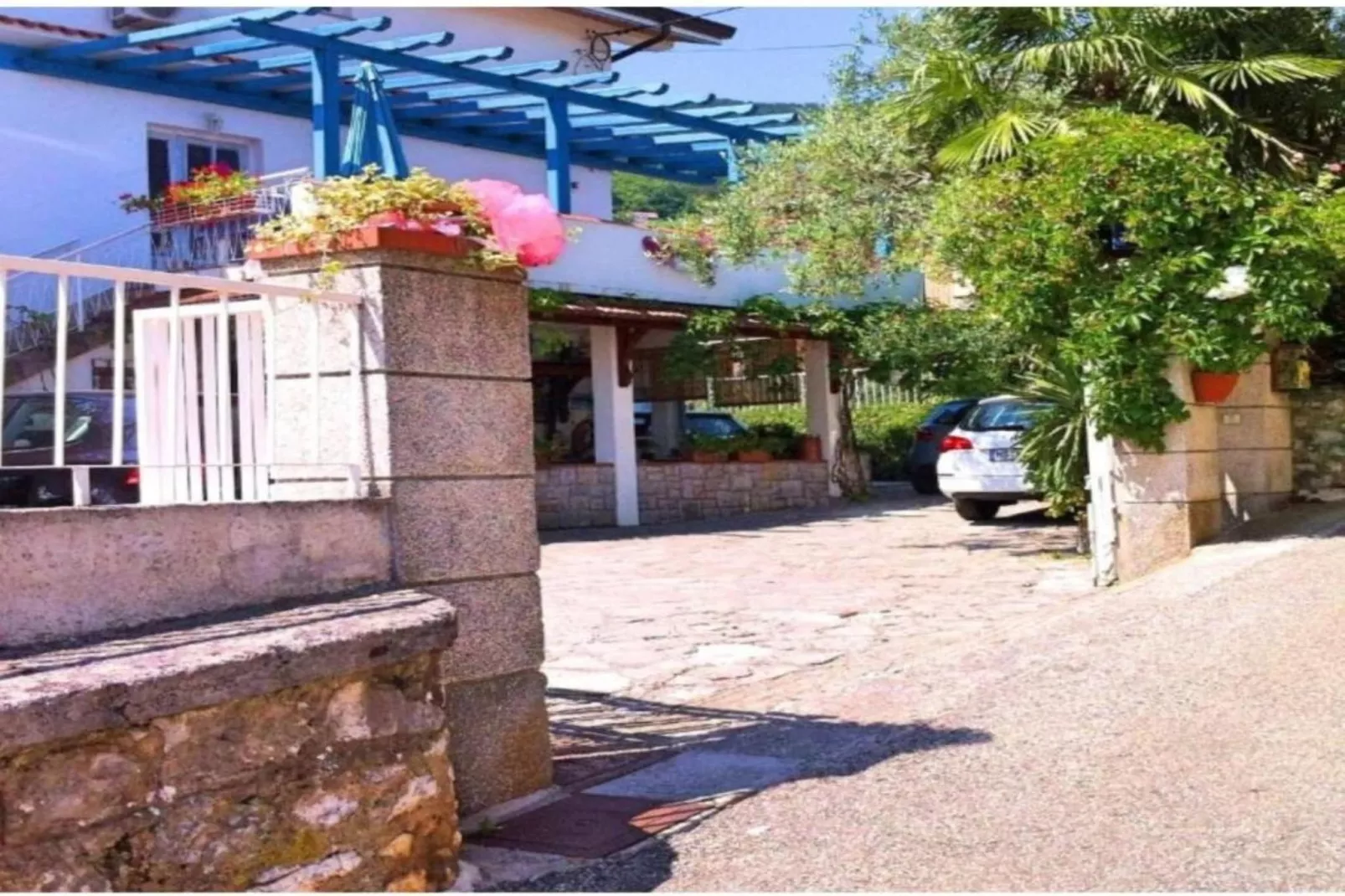 Sunny Lovran Apartment with Terrace and Sea View - One Bedroom Apartment - Buitenlucht