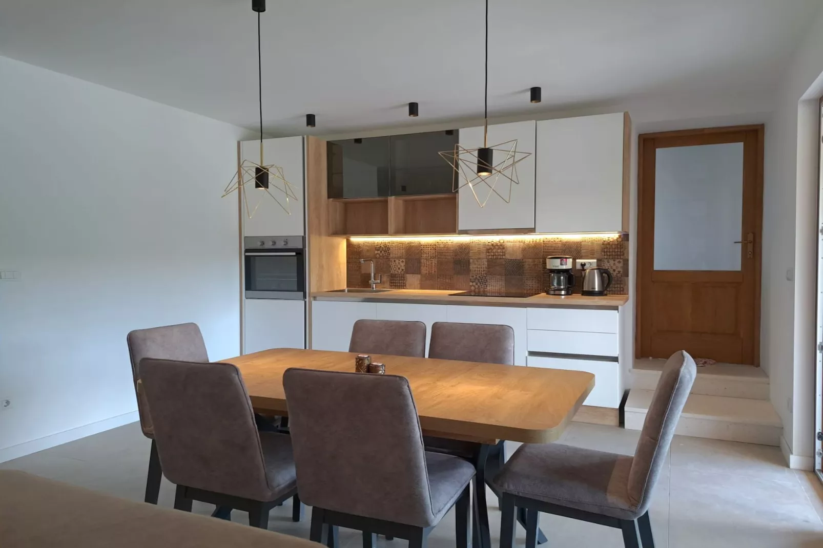 Tranquil Holiday Home with Pool, Garden, and Playground in a Peaceful Countryside Setting - Three Bedroom Holiday Home - Keuken